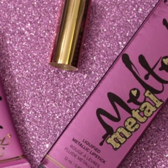 Too Faced "Melted Metallic Violet" liquid lipstick - Picture 5 of 7